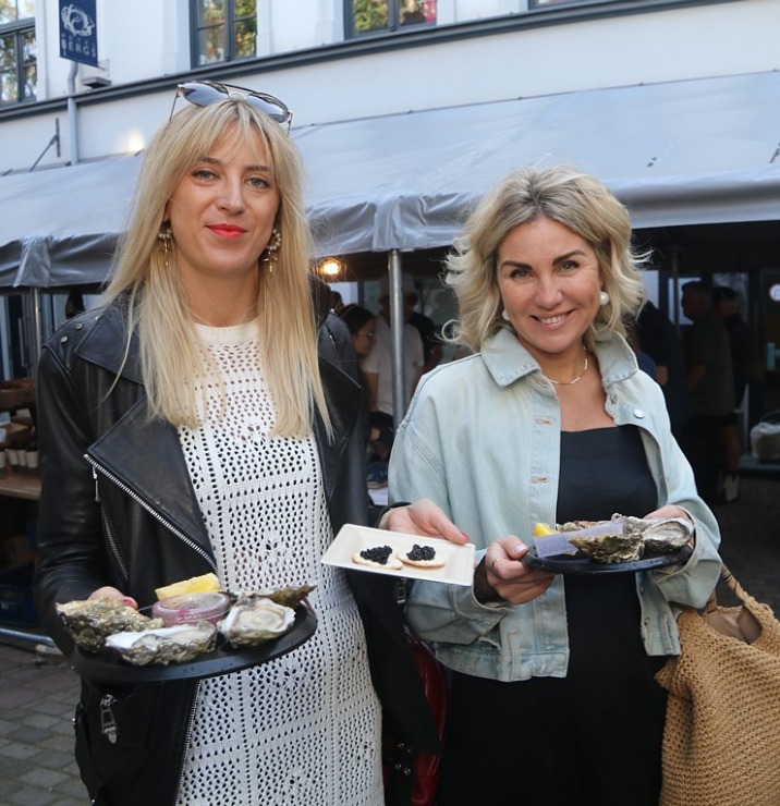 Rīgas restorāns «Buržujs» jau 12. reizi rīko grandiozu «Austeru festivāls», kur viesi apēd 12 000 austeres Rīgas restorāns «Buržujs» jau 12. reizi rīko grandiozu «Austeru festivāls», kur viesi apēd 12 000 austeres 343361