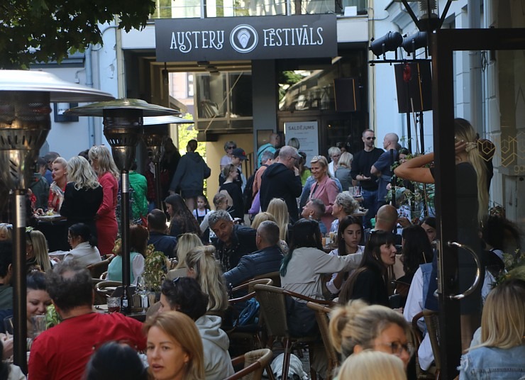 Rīgas restorāns «Buržujs» jau 12. reizi rīko grandiozu «Austeru festivāls», kur viesi apēd 12 000 austeres Rīgas restorāns «Buržujs» jau 12. reizi rīko grandiozu «Austeru festivāls», kur viesi apēd 12 000 austeres 343366