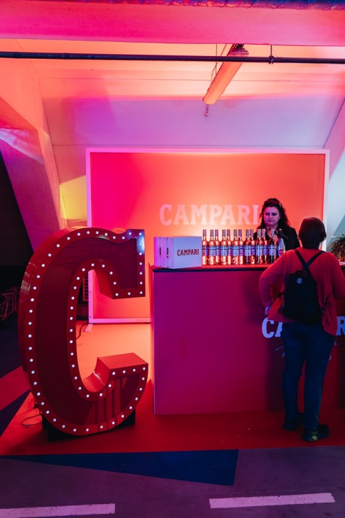 Pasaules kokteiļu čempions Staņislavs Jonāns ir lepns par «Rīgas kokteiļu festivālu 2023». Foto: brandins.lv Pasaules kokteiļu čempions Staņislavs Jonāns ir lepns par «Rīgas kokteiļu festivālu 2023». Foto: brandins.lv 343530