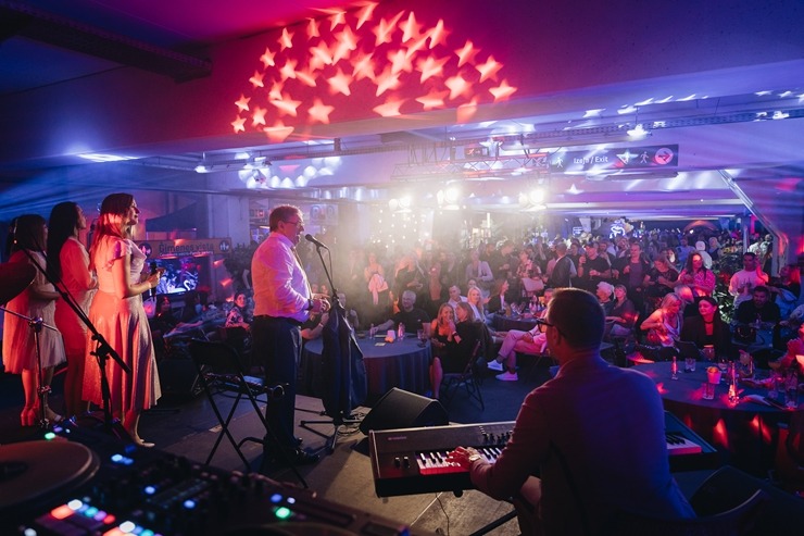Pasaules kokteiļu čempions Staņislavs Jonāns ir lepns par «Rīgas kokteiļu festivālu 2023». Foto: brandins.lv Pasaules kokteiļu čempions Staņislavs Jonāns ir lepns par «Rīgas kokteiļu festivālu 2023». Foto: brandins.lv 343544