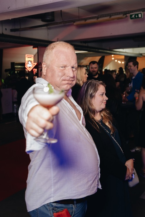 Pasaules kokteiļu čempions Staņislavs Jonāns ir lepns par «Rīgas kokteiļu festivālu 2023». Foto: brandins.lv Pasaules kokteiļu čempions Staņislavs Jonāns ir lepns par «Rīgas kokteiļu festivālu 2023». Foto: brandins.lv 343545