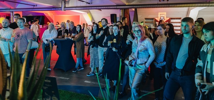 Pasaules kokteiļu čempions Staņislavs Jonāns ir lepns par «Rīgas kokteiļu festivālu 2023». Foto: brandins.lv Pasaules kokteiļu čempions Staņislavs Jonāns ir lepns par «Rīgas kokteiļu festivālu 2023». Foto: brandins.lv 343523