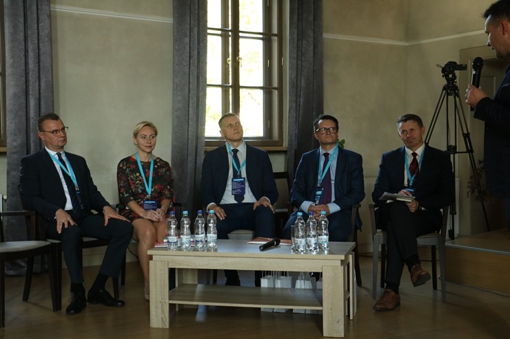 «Latgolys storpkongress» 22.–23. septembrī pulcē Rēzeknē Latgales ekspertus novada attīstībai. Foto: Santa Rudze «Latgolys storpkongress» 22.–23. septembrī pulcē Rēzeknē Latgales ekspertus novada attīstībai. Foto: Santa Rudze 343766