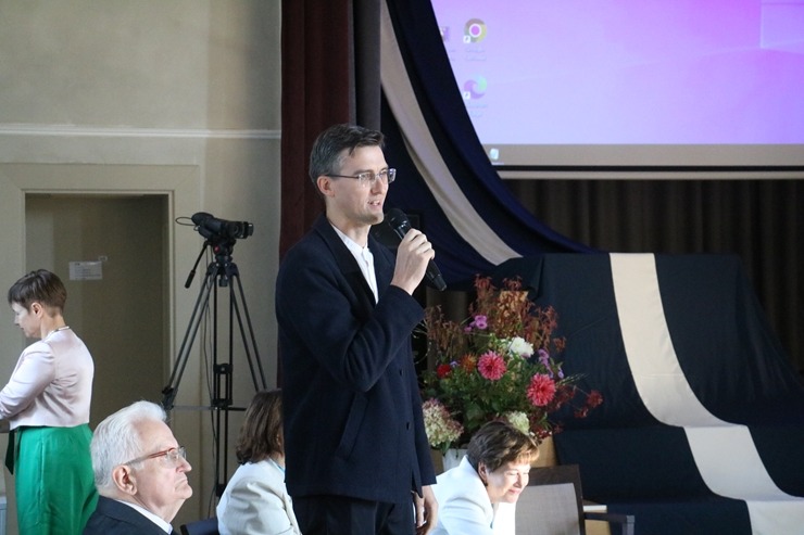 «Latgolys storpkongress» 22.–23. septembrī pulcē Rēzeknē Latgales ekspertus novada attīstībai. Foto: Santa Rudze «Latgolys storpkongress» 22.–23. septembrī pulcē Rēzeknē Latgales ekspertus novada attīstībai. Foto: Santa Rudze 343769