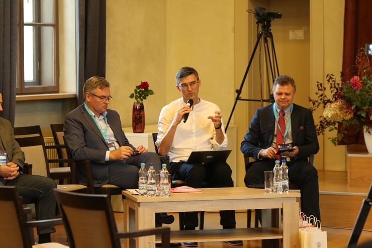 «Latgolys storpkongress» 22.–23. septembrī pulcē Rēzeknē Latgales ekspertus novada attīstībai. Foto: Santa Rudze «Latgolys storpkongress» 22.–23. septembrī pulcē Rēzeknē Latgales ekspertus novada attīstībai. Foto: Santa Rudze 343780