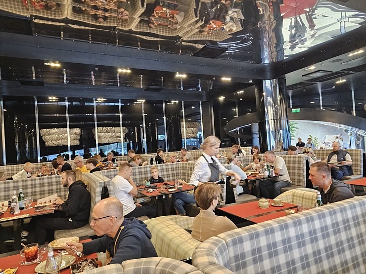 Travelnews.lv izbauda austrumu virtuves zīmola «Gan Bei» ēdienus tirdzniecības centrā «Rīga Plaza» Travelnews.lv izbauda austrumu virtuves zīmola «Gan Bei» ēdienus tirdzniecības centrā «Rīga Plaza» 343804