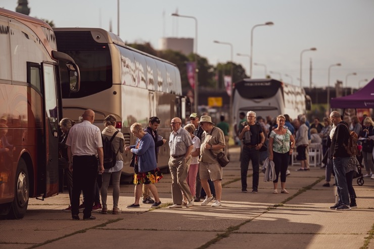 Šogad Rīgā ir ienākuši skaisti, milzīgi, unikāli un tūristiem bagāti kruīzu kuģi. Foto: Rop.lv 343979