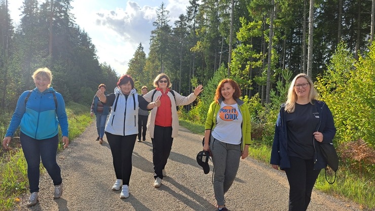 Krāslavas novada iedzīvotāji un viesi dodas rudens pārgājienā apkārt Ežezeram. Foto: Viktors Kalniss, Tatjana Kozačuka, Sanita Karpoviča Krāslavas novada iedzīvotāji un viesi dodas rudens pārgājienā apkārt Ežezeram. Foto: Viktors Kalniss, Tatjana Kozačuka, Sanita Karpoviča 344207