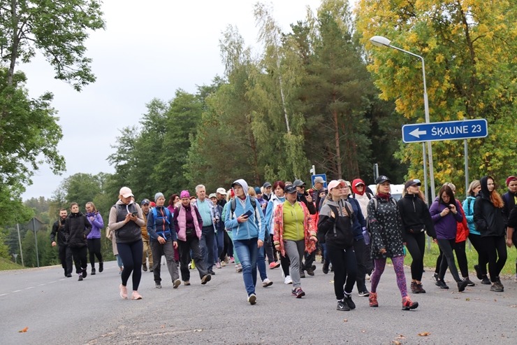 Krāslavas novada iedzīvotāji un viesi dodas rudens pārgājienā apkārt Ežezeram. Foto: Viktors Kalniss, Tatjana Kozačuka, Sanita Karpoviča Krāslavas novada iedzīvotāji un viesi dodas rudens pārgājienā apkārt Ežezeram. Foto: Viktors Kalniss, Tatjana Kozačuka, Sanita Karpoviča 344209