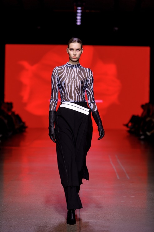 Rīgas modes nedēļa piedāvā iepazīties ar kolekciju STOCKMANN x LATVIAN DESIGNERS no Latvijas. Foto: Mark Litvyakov 345703