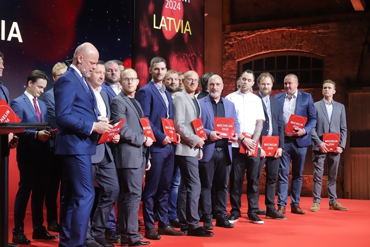 Slavenais gardēžu ceļvedis «Michelin Guide» svinīgā ceremonijā nosaka labākos Latvijas restorānus. Foto: Rojs Maizītis Slavenais gardēžu ceļvedis «Michelin Guide» svinīgā ceremonijā nosaka labākos Latvijas restorānus. Foto: Rojs Maizītis 346760