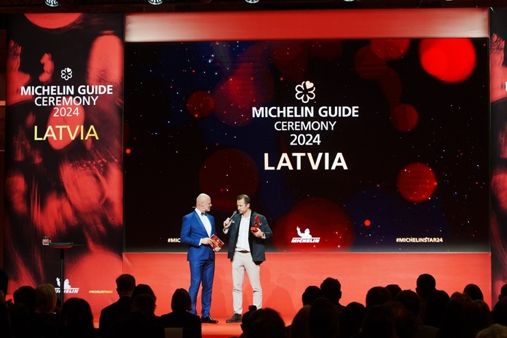 Slavenais gardēžu ceļvedis «Michelin Guide» svinīgā ceremonijā nosaka labākos Latvijas restorānus. Foto: Rojs Maizītis Slavenais gardēžu ceļvedis «Michelin Guide» svinīgā ceremonijā nosaka labākos Latvijas restorānus. Foto: Rojs Maizītis 346771