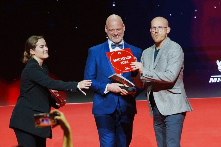 Slavenais gardēžu ceļvedis «Michelin Guide» svinīgā ceremonijā nosaka labākos Latvijas restorānus. Foto: Rojs Maizītis Slavenais gardēžu ceļvedis «Michelin Guide» svinīgā ceremonijā nosaka labākos Latvijas restorānus. Foto: Rojs Maizītis 346773