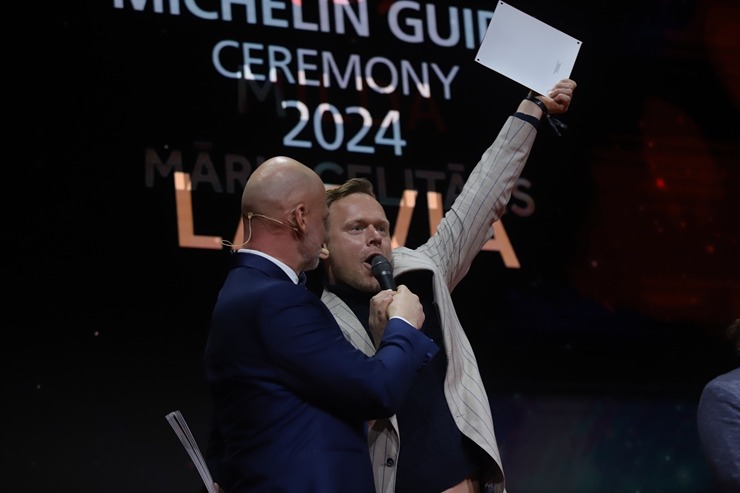 Slavenais gardēžu ceļvedis «Michelin Guide» svinīgā ceremonijā nosaka labākos Latvijas restorānus. Foto: Rojs Maizītis Slavenais gardēžu ceļvedis «Michelin Guide» svinīgā ceremonijā nosaka labākos Latvijas restorānus. Foto: Rojs Maizītis 346786