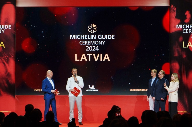 Slavenais gardēžu ceļvedis «Michelin Guide» svinīgā ceremonijā nosaka labākos Latvijas restorānus. Foto: Rojs Maizītis Slavenais gardēžu ceļvedis «Michelin Guide» svinīgā ceremonijā nosaka labākos Latvijas restorānus. Foto: Rojs Maizītis 346803