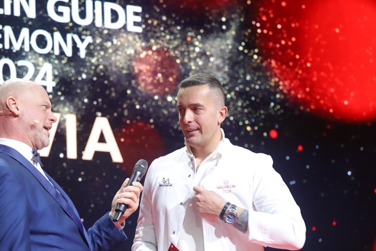 Slavenais gardēžu ceļvedis «Michelin Guide» svinīgā ceremonijā nosaka labākos Latvijas restorānus. Foto: Rojs Maizītis Slavenais gardēžu ceļvedis «Michelin Guide» svinīgā ceremonijā nosaka labākos Latvijas restorānus. Foto: Rojs Maizītis 346804