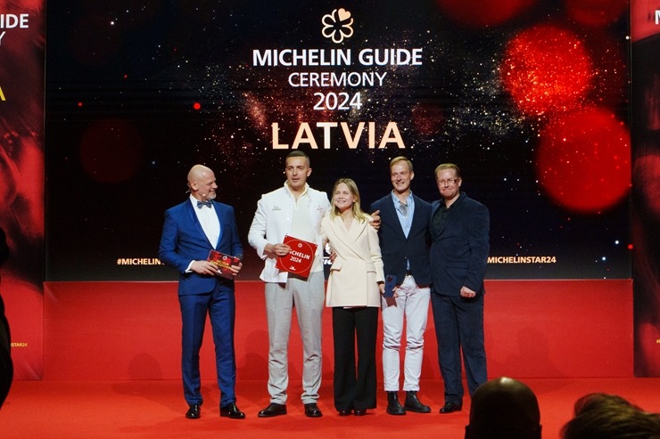Slavenais gardēžu ceļvedis «Michelin Guide» svinīgā ceremonijā nosaka labākos Latvijas restorānus. Foto: Rojs Maizītis Slavenais gardēžu ceļvedis «Michelin Guide» svinīgā ceremonijā nosaka labākos Latvijas restorānus. Foto: Rojs Maizītis 346806