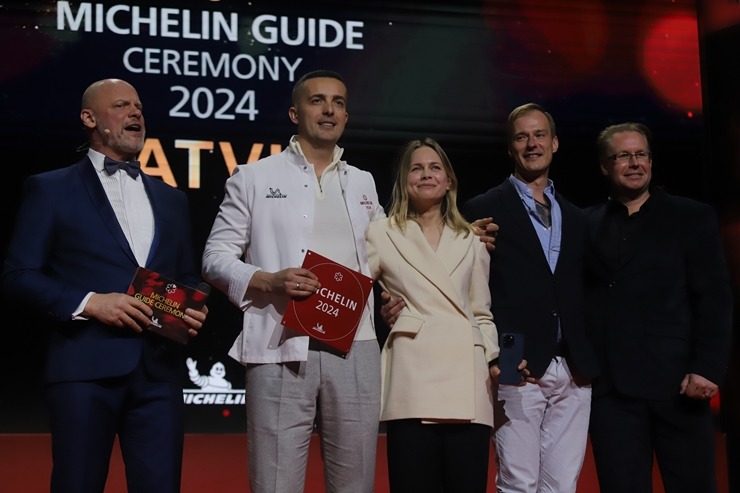 Slavenais gardēžu ceļvedis «Michelin Guide» svinīgā ceremonijā nosaka labākos Latvijas restorānus. Foto: Rojs Maizītis Slavenais gardēžu ceļvedis «Michelin Guide» svinīgā ceremonijā nosaka labākos Latvijas restorānus. Foto: Rojs Maizītis 346809