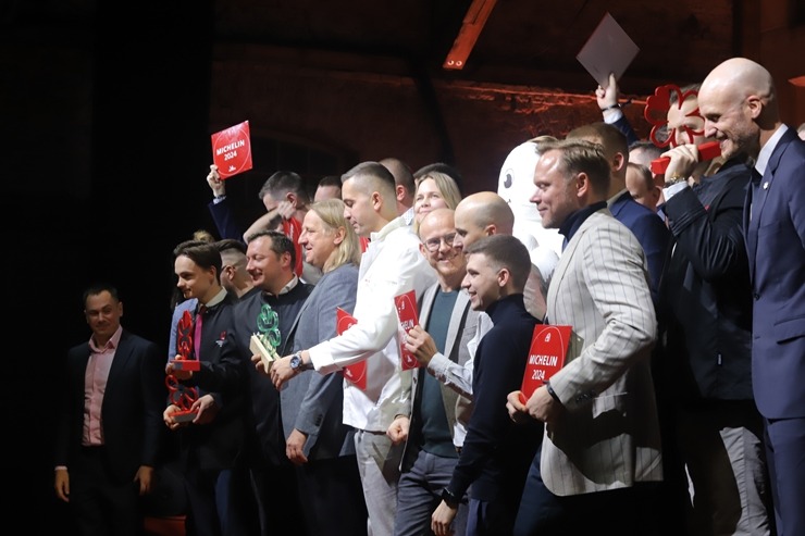Slavenais gardēžu ceļvedis «Michelin Guide» svinīgā ceremonijā nosaka labākos Latvijas restorānus. Foto: Rojs Maizītis Slavenais gardēžu ceļvedis «Michelin Guide» svinīgā ceremonijā nosaka labākos Latvijas restorānus. Foto: Rojs Maizītis 346814