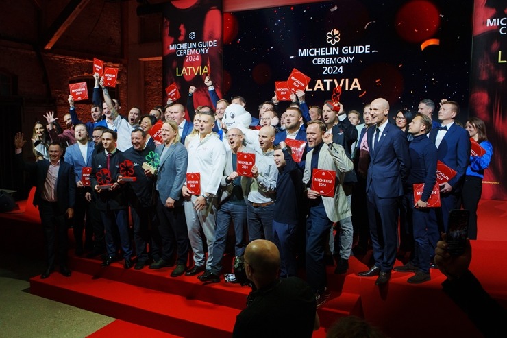 Slavenais gardēžu ceļvedis «Michelin Guide» svinīgā ceremonijā nosaka labākos Latvijas restorānus. Foto: Rojs Maizītis Slavenais gardēžu ceļvedis «Michelin Guide» svinīgā ceremonijā nosaka labākos Latvijas restorānus. Foto: Rojs Maizītis 346815
