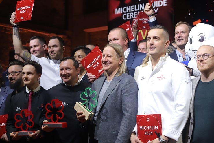 Slavenais gardēžu ceļvedis «Michelin Guide» svinīgā ceremonijā nosaka labākos Latvijas restorānus. Foto: Rojs Maizītis Slavenais gardēžu ceļvedis «Michelin Guide» svinīgā ceremonijā nosaka labākos Latvijas restorānus. Foto: Rojs Maizītis 346816