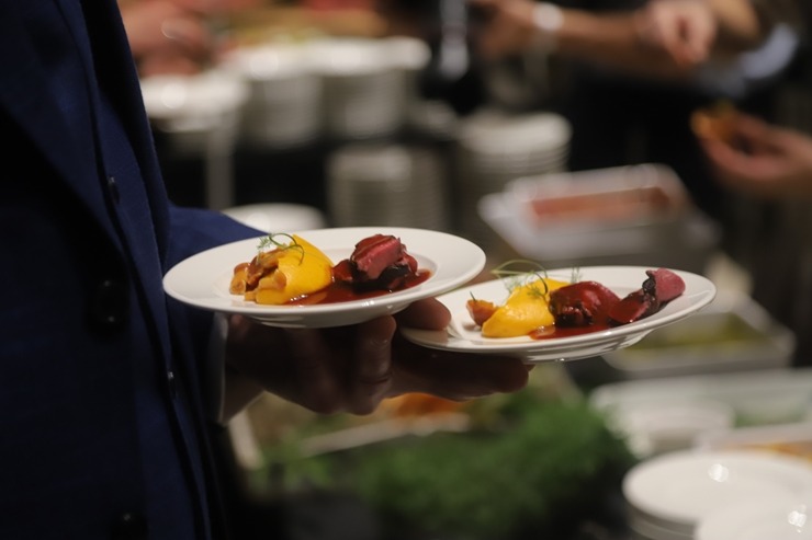 Slavenais gardēžu ceļvedis «Michelin Guide» svinīgā ceremonijā nosaka labākos Latvijas restorānus. Foto: Rojs Maizītis Slavenais gardēžu ceļvedis «Michelin Guide» svinīgā ceremonijā nosaka labākos Latvijas restorānus. Foto: Rojs Maizītis 346819