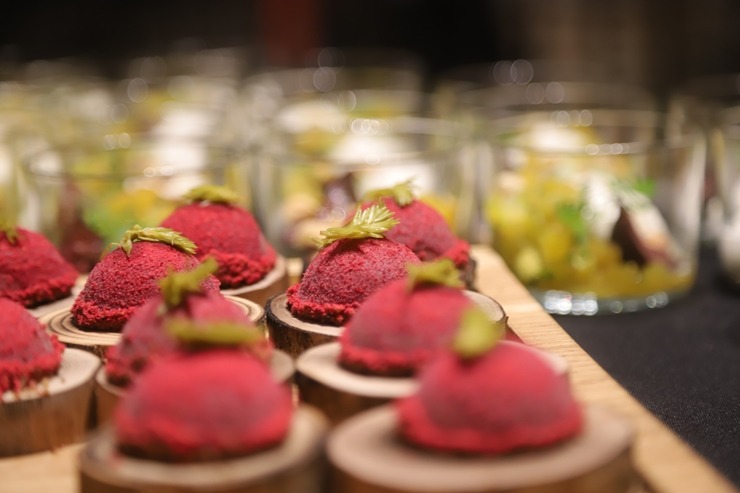 Slavenais gardēžu ceļvedis «Michelin Guide» svinīgā ceremonijā nosaka labākos Latvijas restorānus. Foto: Rojs Maizītis Slavenais gardēžu ceļvedis «Michelin Guide» svinīgā ceremonijā nosaka labākos Latvijas restorānus. Foto: Rojs Maizītis 346821