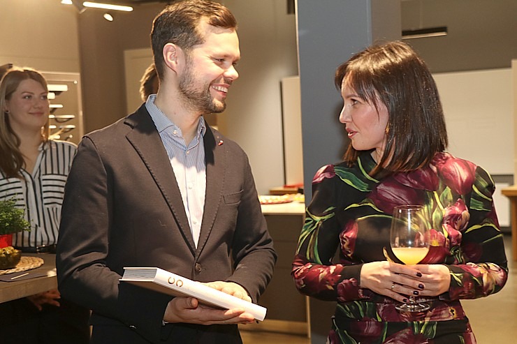 Travelnewslv piedalās pavārgrāmatas «BALTIC CHEFS 2» un ARENS salona jaunās ekspozīcijas prezentāciju Travelnewslv piedalās pavārgrāmatas «BALTIC CHEFS 2» un ARENS salona jaunās ekspozīcijas prezentāciju 347816