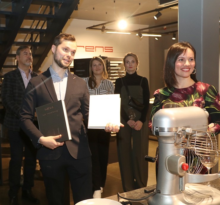 Travelnewslv piedalās pavārgrāmatas «BALTIC CHEFS 2» un ARENS salona jaunās ekspozīcijas prezentāciju Travelnewslv piedalās pavārgrāmatas «BALTIC CHEFS 2» un ARENS salona jaunās ekspozīcijas prezentāciju 347834