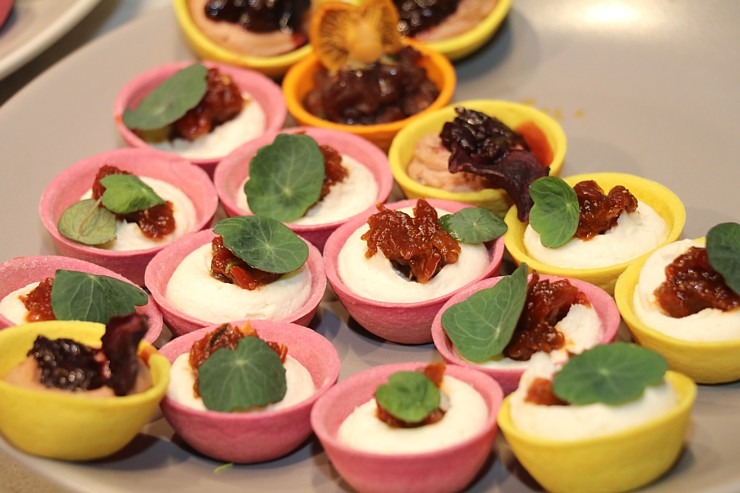 Travelnewslv piedalās pavārgrāmatas «BALTIC CHEFS 2» un ARENS salona jaunās ekspozīcijas prezentāciju Travelnewslv piedalās pavārgrāmatas «BALTIC CHEFS 2» un ARENS salona jaunās ekspozīcijas prezentāciju 347837
