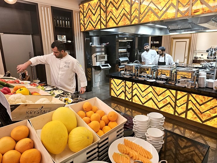 Izbaudām Vecrīgas 5 zvaigžņu viesnīcas «Grand Hotel Kempinski Riga» brokastis Ziemassvētku noskaņās Izbaudām Vecrīgas 5 zvaigžņu viesnīcas «Grand Hotel Kempinski Riga» brokastis Ziemassvētku noskaņās 348254