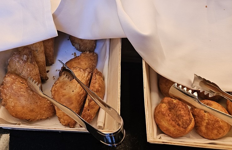 Izbaudām Vecrīgas 5 zvaigžņu viesnīcas «Grand Hotel Kempinski Riga» brokastis Ziemassvētku noskaņās Izbaudām Vecrīgas 5 zvaigžņu viesnīcas «Grand Hotel Kempinski Riga» brokastis Ziemassvētku noskaņās 348274