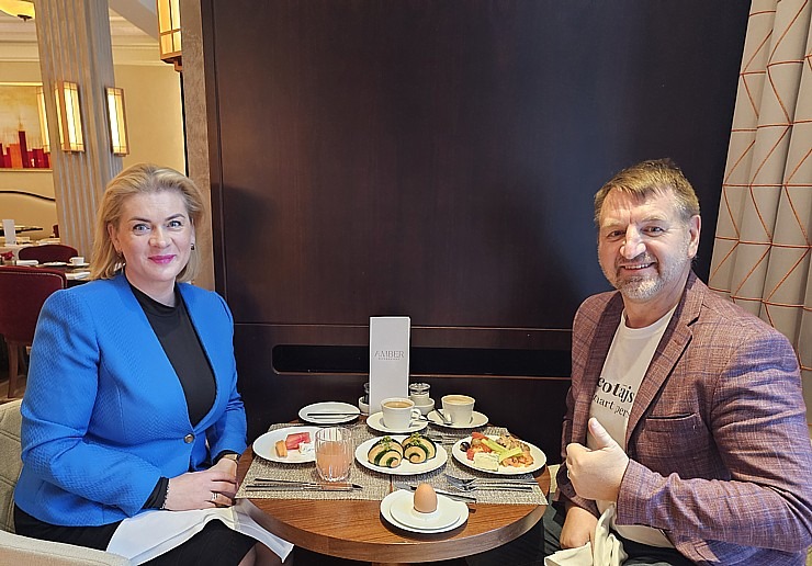 Izbaudām Vecrīgas 5 zvaigžņu viesnīcas «Grand Hotel Kempinski Riga» brokastis Ziemassvētku noskaņās Izbaudām Vecrīgas 5 zvaigžņu viesnīcas «Grand Hotel Kempinski Riga» brokastis Ziemassvētku noskaņās 348285