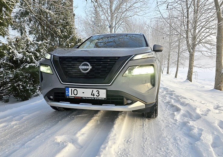 Jānis Deinats, Inta Ruka, Reinis Hofmanis un Travelnews.lv ar Gada Auto 2024 «Nissan X-Trail» dodas uz Ventspili 348299