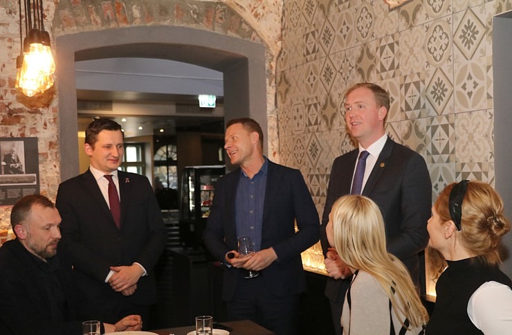 Latvijas Restorānu biedrība tiekas seminārā un Rīgas viesnīcas «Pullman Riga Old Town» pusdienās ar Ekonomikas ministru Viktoru Valaini Latvijas Restorānu biedrība tiekas seminārā un Rīgas viesnīcas «Pullman Riga Old Town» pusdienās ar Ekonomikas ministru Viktoru Valaini 348832