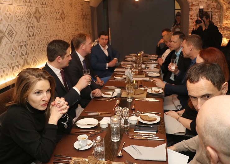 Latvijas Restorānu biedrība tiekas seminārā un Rīgas viesnīcas «Pullman Riga Old Town» pusdienās ar Ekonomikas ministru Viktoru Valaini Latvijas Restorānu biedrība tiekas seminārā un Rīgas viesnīcas «Pullman Riga Old Town» pusdienās ar Ekonomikas ministru Viktoru Valaini 348843