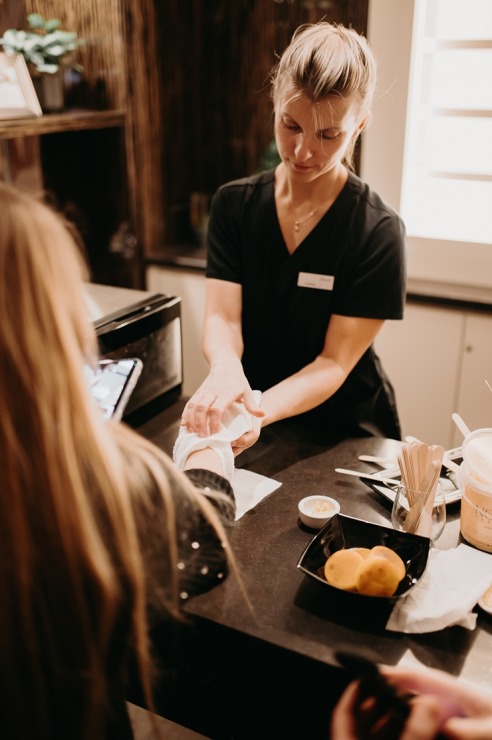 Vecrīgas «Grand Hotel Kempinski Riga» atklāj ekskluzīvo Dzintara terapijas SPA rituālu. Foto: Kempinski.com 349966