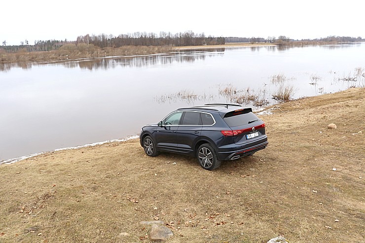 Apceļojam pavasarīgo Latgali ar jauno un 284 zirgspēku jaudīgo «VW Touareg» 350804