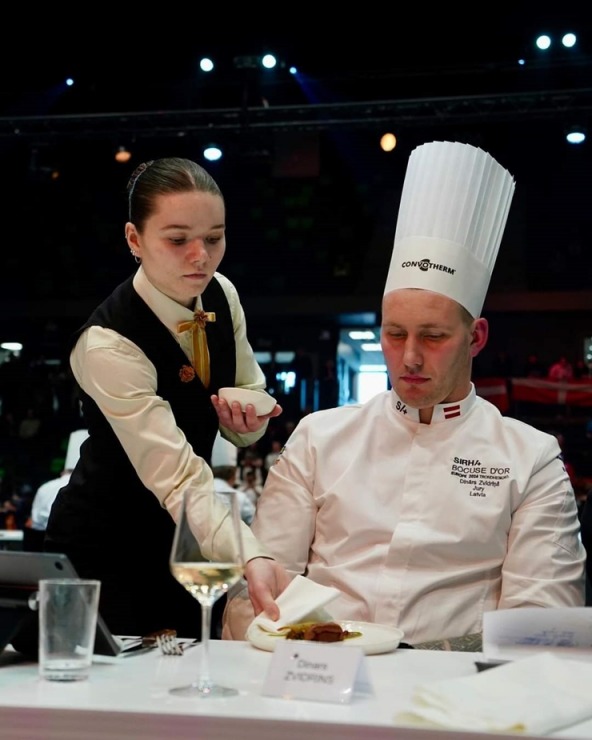 Latvijas pavāru komanda izcīnīja 12. vietu starp labākajām Eiropas un Pasaules komandām Tronheimā Norvēģijā. Foto: Latvijas Pavāru klubs un Bocuse d’O 351316