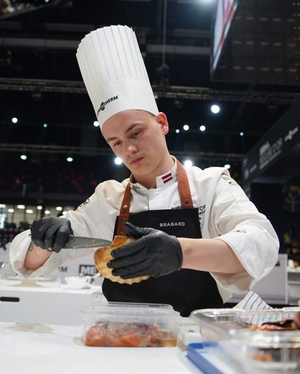 Latvijas pavāru komanda izcīnīja 12. vietu starp labākajām Eiropas un Pasaules komandām Tronheimā Norvēģijā. Foto: Latvijas Pavāru klubs un Bocuse d’O 351311