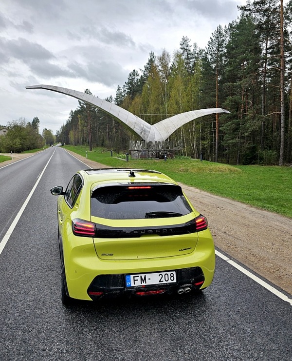 Ar jauno un ekonomisko «Peugeot 208 1.2 Hybrid» apceļojam Latgali un Sēliju. Sadarbībā ar Autobassadone.lv 352198