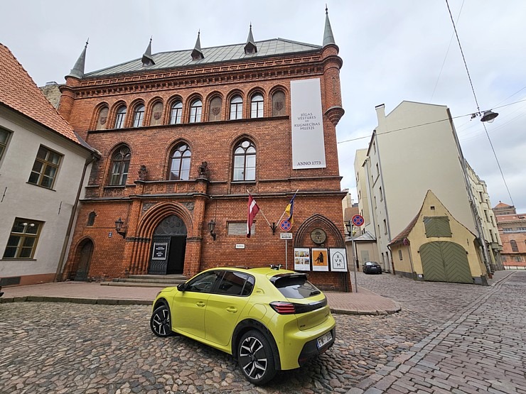 Ar jauno un ekonomisko «Peugeot 208 1.2 Hybrid» apceļojam Latgali un Sēliju. Sadarbībā ar Autobassadone.lv 352191