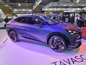 Ķīpsalā pulcējas auto fani uz starptautisko autoindustrijas izstādi «Auto 2024» 3