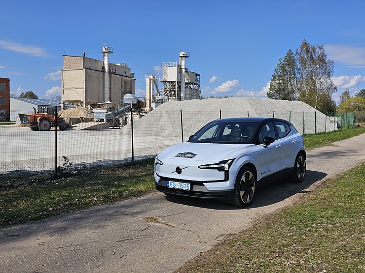 Travelnews.lv ceļo ar elektrisko un 427 zirgspēku jaudīgo «Volvo EX30» 353382