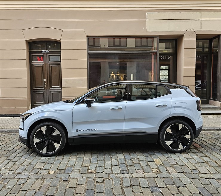 Travelnews.lv ceļo ar elektrisko un 427 zirgspēku jaudīgo «Volvo EX30» 353347