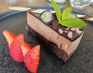 Vecrīgas «Grand Hotel Kempinski Riga» restorāns «Stage 22» piedāvā jaunu pavasara garšu pasauli - Chocholate mousse / Šokolādes muss 17