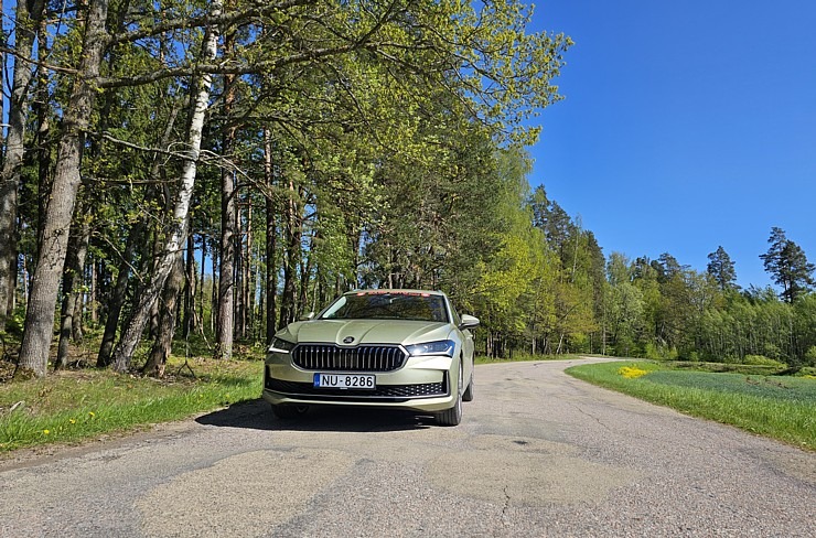 Travelnews.lv sadarbībā ar «Gada Auto» veic dienas testu ar 13 dažādiem spēkratiem 353581