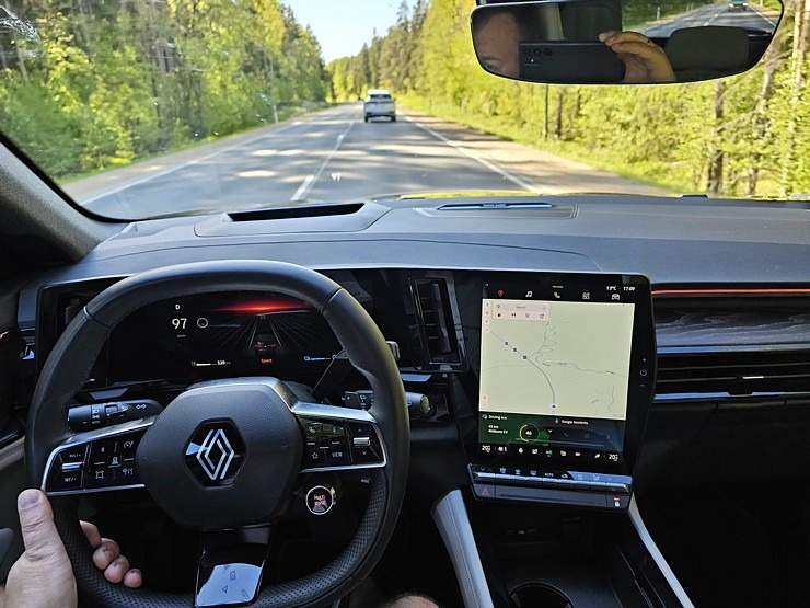 Travelnews.lv sadarbībā ar «Gada Auto» veic dienas testu ar 13 dažādiem spēkratiem 353595