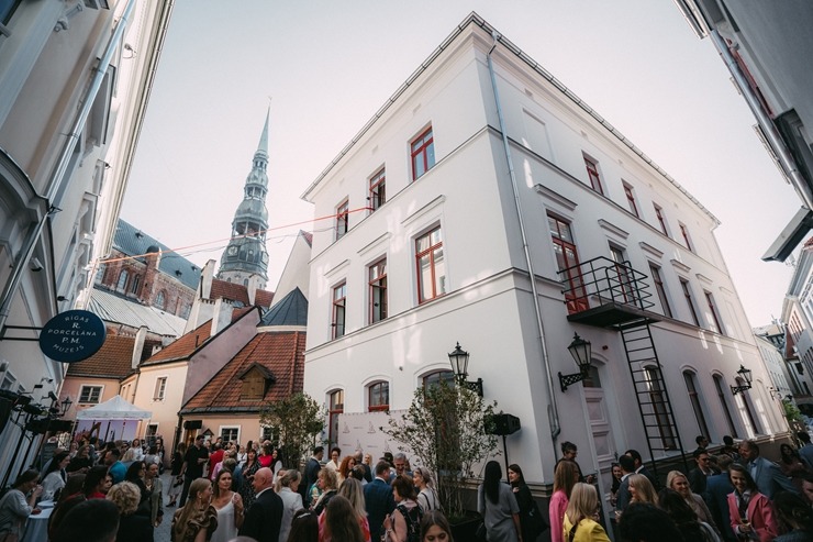 Vecrīgas centrā ar plašu vērienu tiek atklāta 4 zvaigžņu viesnīca «Konventa Sēta Hotel». Foto: konventaseta.keystonecollection.com 353880