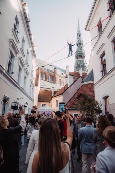 Vecrīgas centrā ar plašu vērienu tiek atklāta 4 zvaigžņu viesnīca «Konventa Sēta Hotel». Foto: konventaseta.keystonecollection.com 27